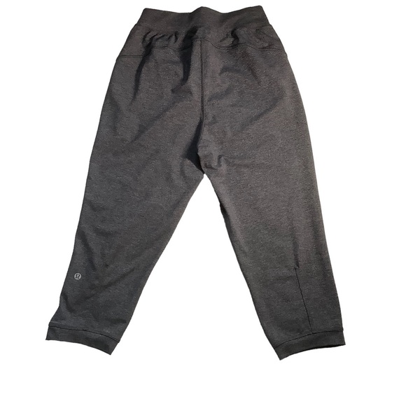 LULULEMON GREY CAPRIS WITH FRONT POCKETS/ Size Small - Picture 2 of 7
